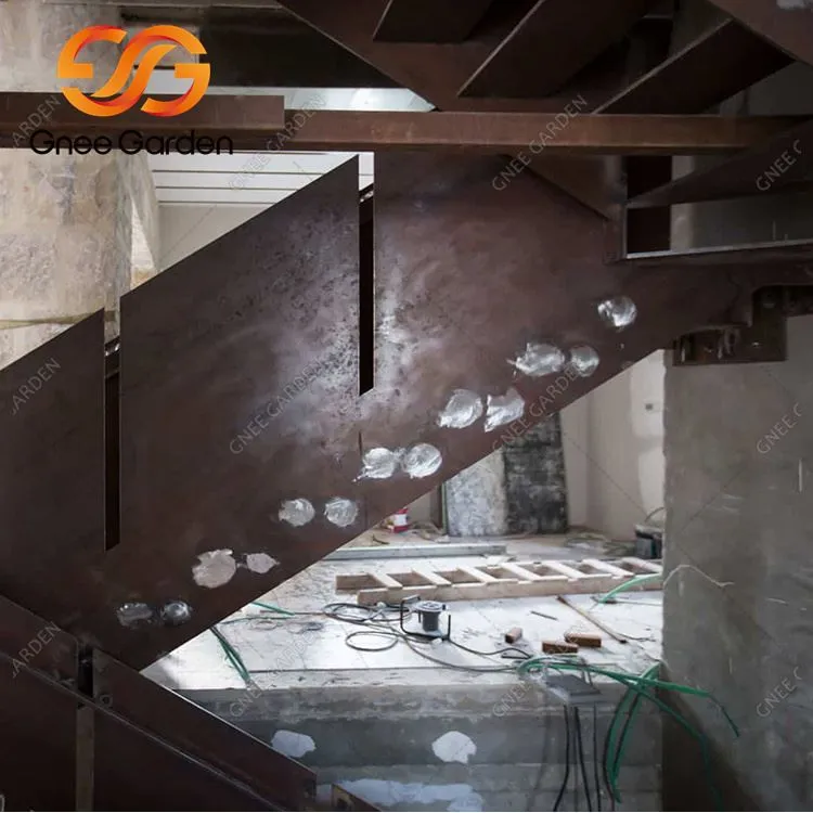 Stopnice in stenske obloge iz jekla Corten