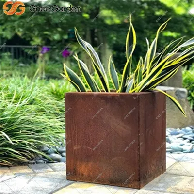 Sadilniki jekla Corten v obalnem pokrajinskem dizajnu