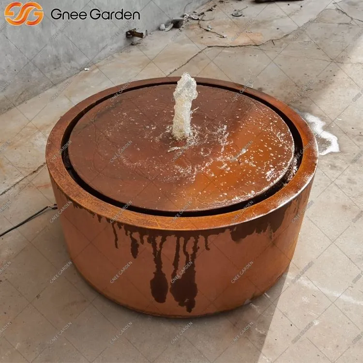 Zunanja vodna naprava Corten z vgrajeno črpalko