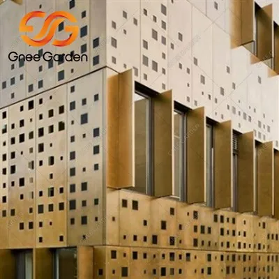 Moderna zgradba z zunanjimi stenskimi oblogami po meri