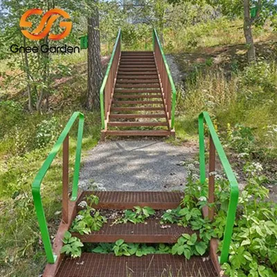 Vrtne stopnice iz zarjavelega jekla